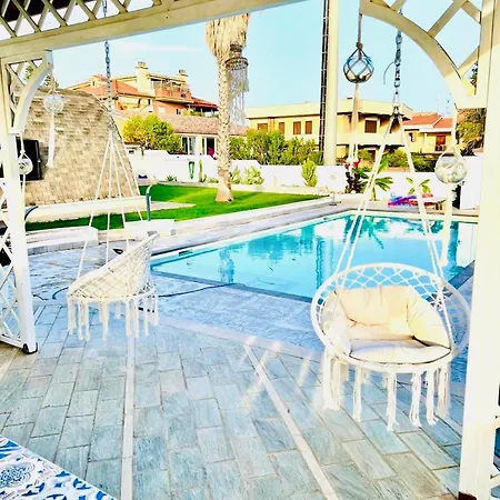 Lucrezia Villa *